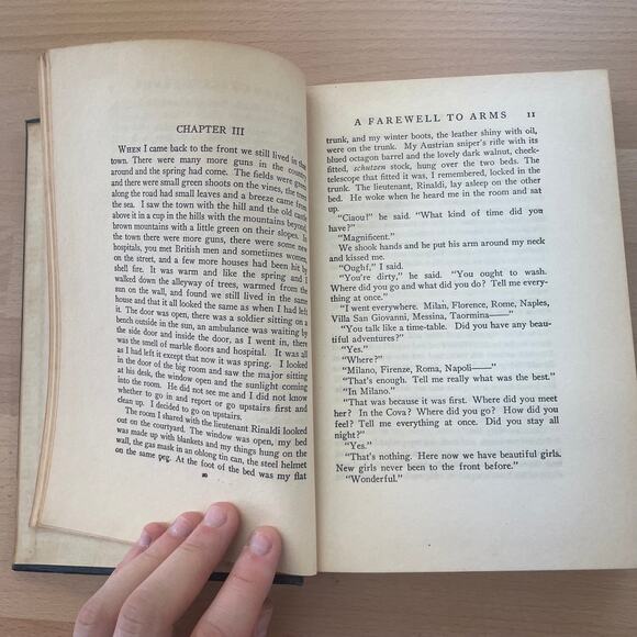 Ernest Hemingway Collier Classics – For Whom the Bell Tolls & A Farewell to Arms - Picture 9 of 10